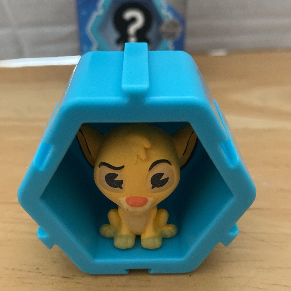 Disney nwt not so mystery nano pods Simba. Lion King. Collect and connect